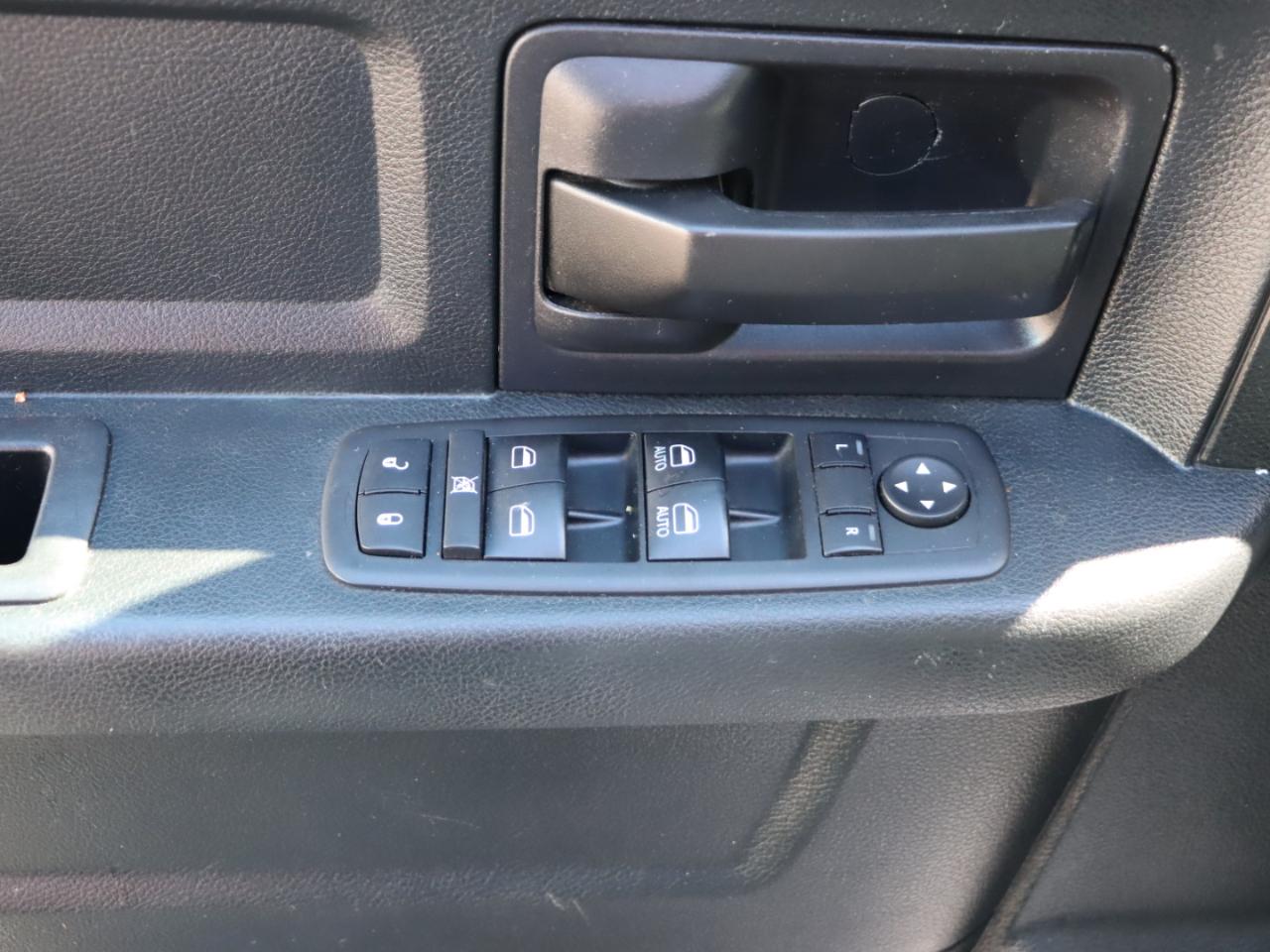 RAM 1500 Tradesman Quad Cab 4WD 2017