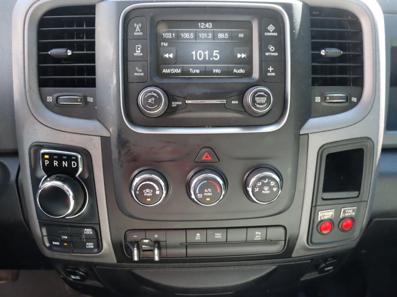 RAM 1500 Tradesman Quad Cab 4WD 2017