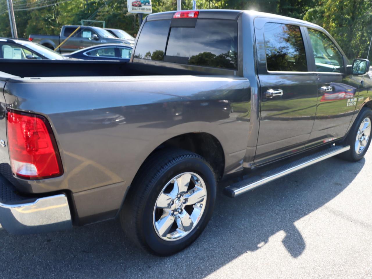 RAM 1500 SLT Crew Cab SWB 4WD 2017