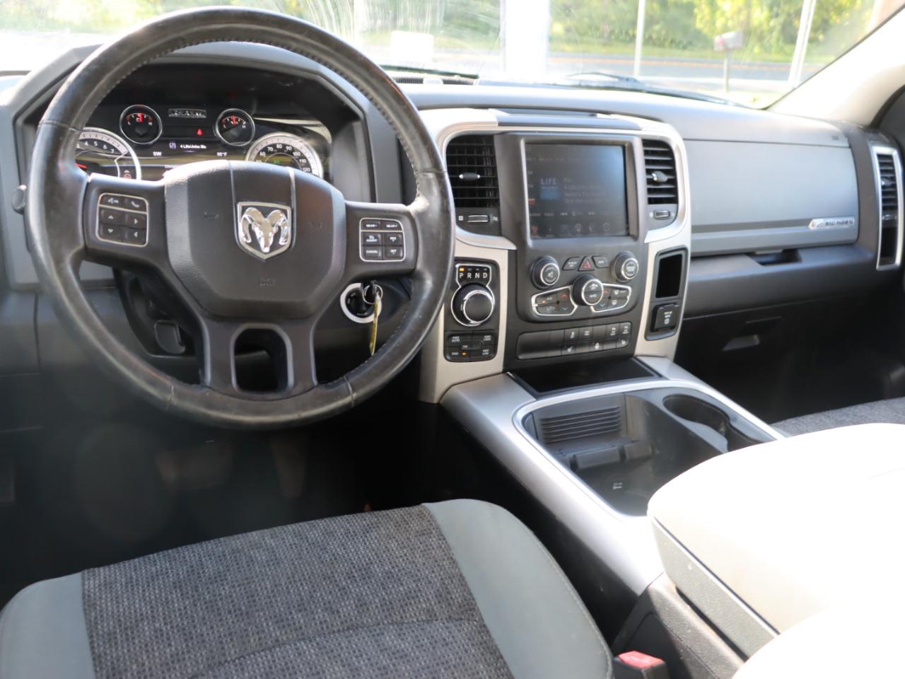 RAM 1500 SLT Crew Cab SWB 4WD 2017