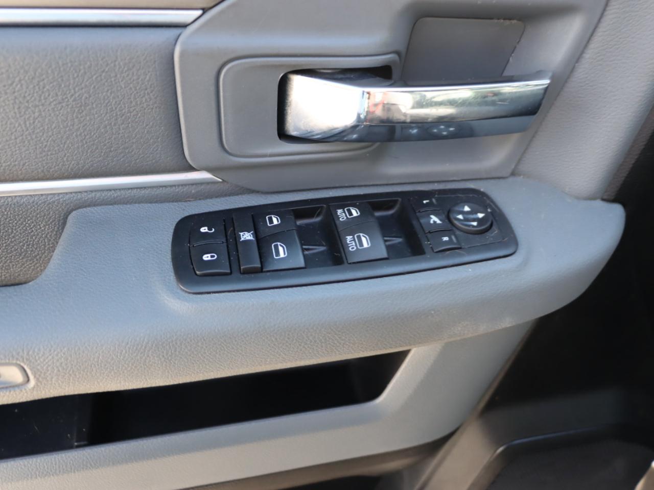 RAM 1500 SLT Crew Cab SWB 4WD 2017