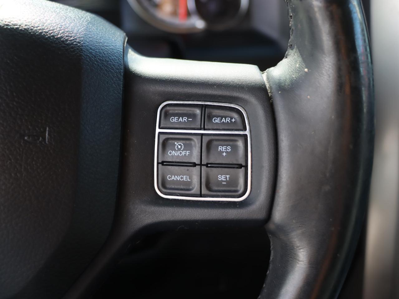 RAM 1500 SLT Crew Cab SWB 4WD 2017