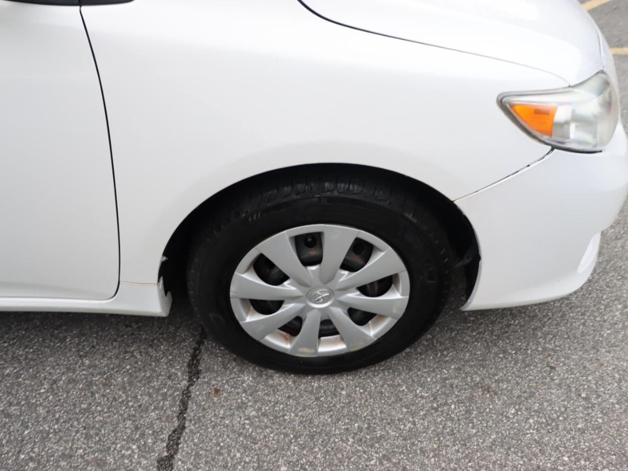 Toyota Corolla Base 5-Speed MT 2010