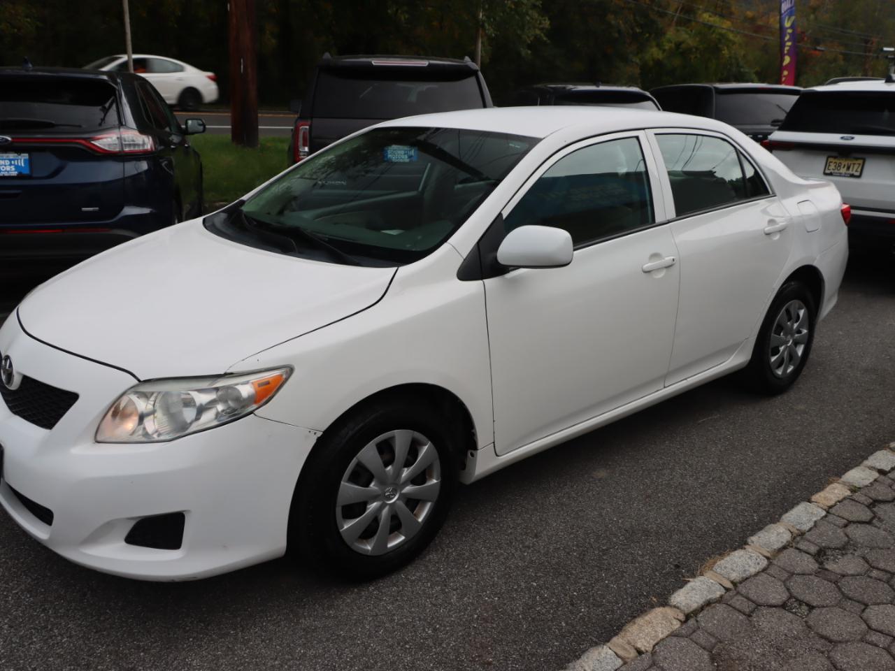 Toyota Corolla Base 5-Speed MT 2010