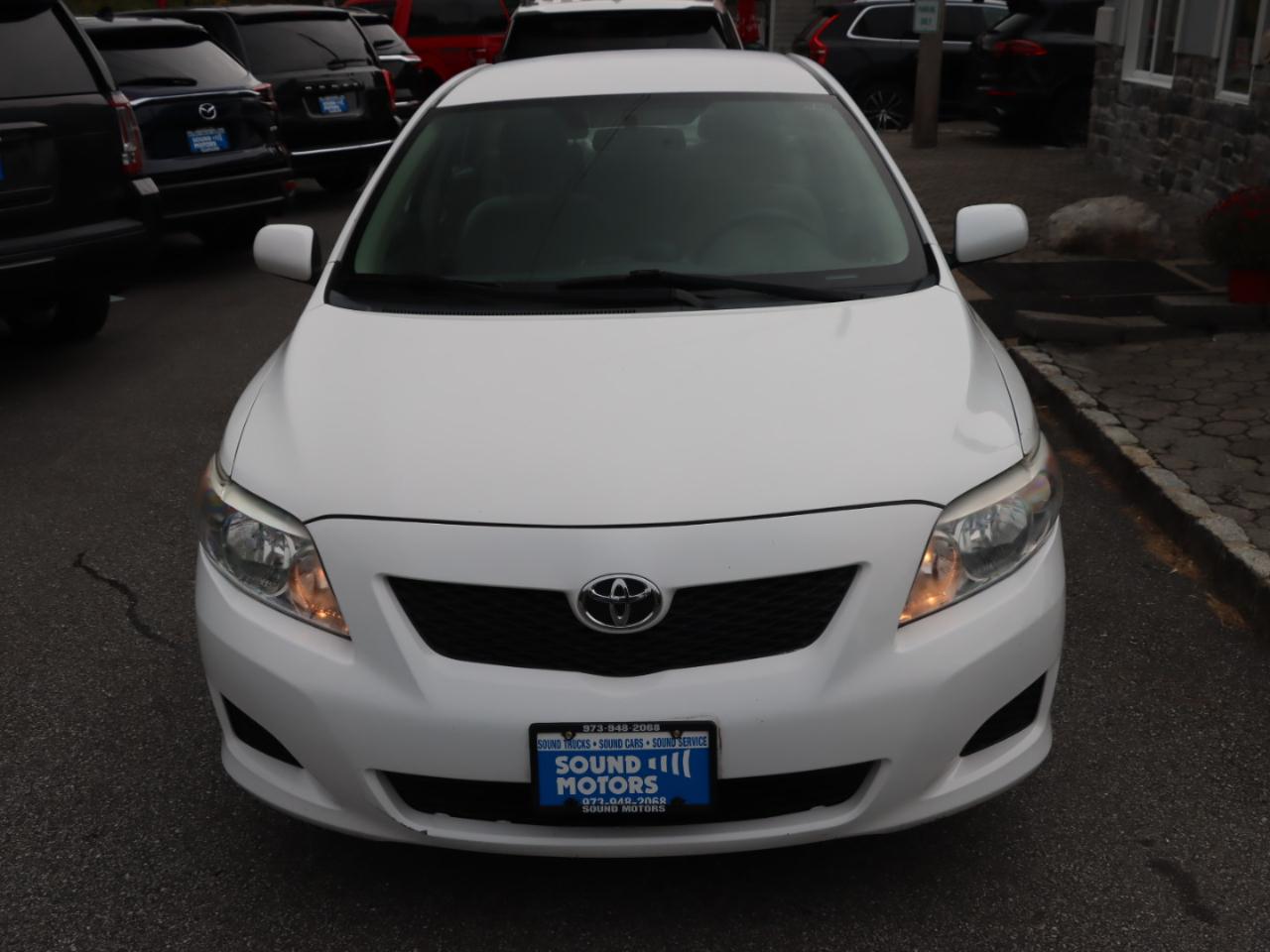 Toyota Corolla Base 5-Speed MT 2010