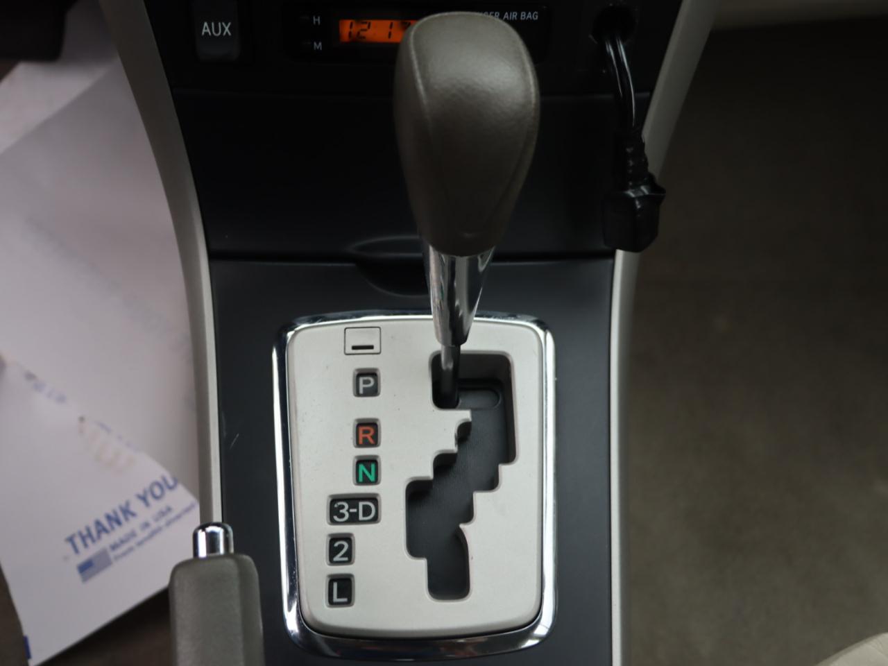 Toyota Corolla Base 5-Speed MT 2010