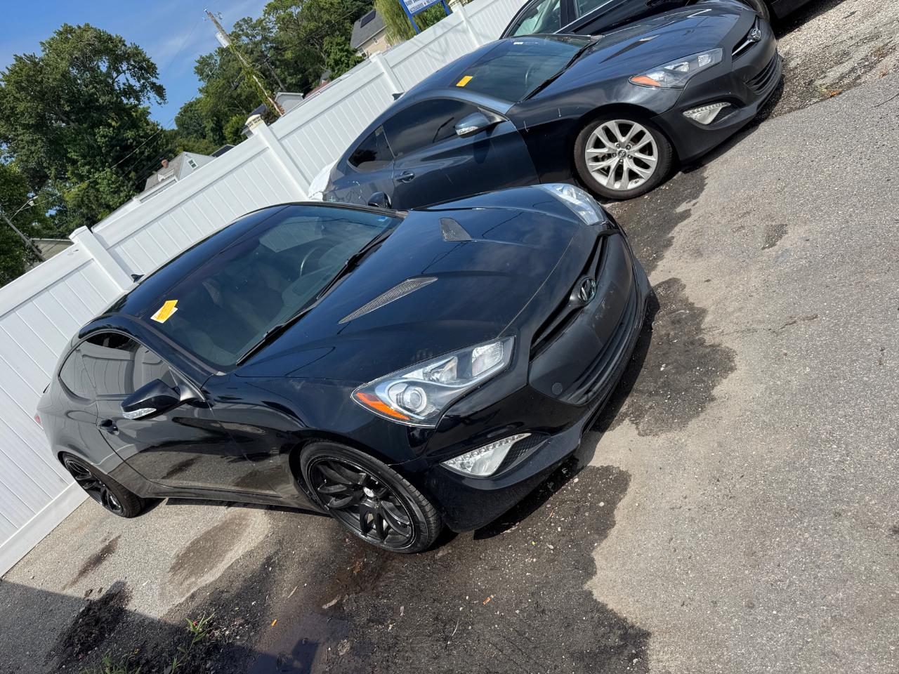 Hyundai Genesis Coupe 2dr 3.8L Man Base w/Gray Seats 2015