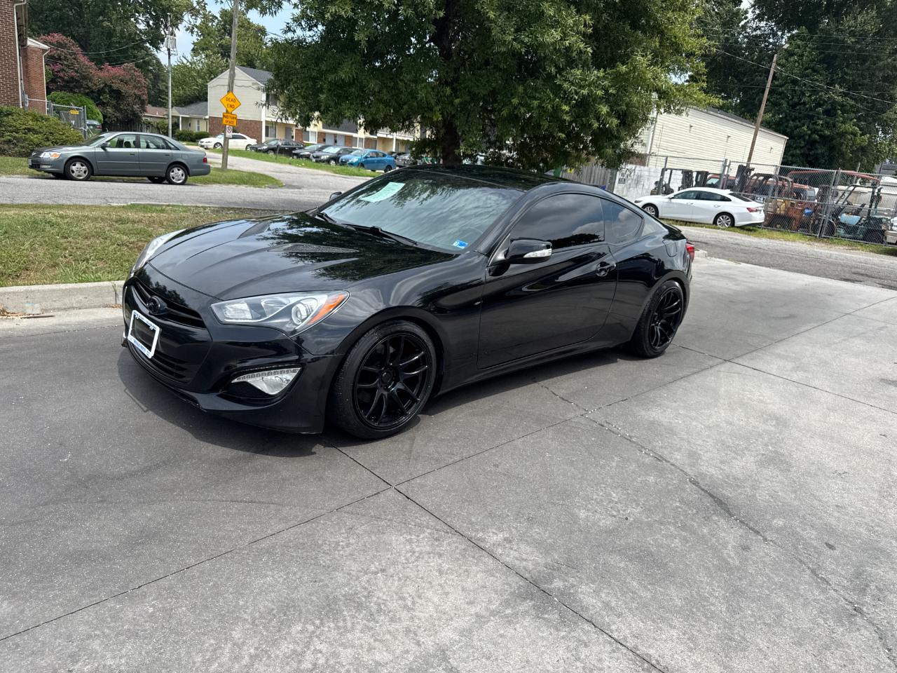 Hyundai Genesis Coupe 2dr 3.8L Man Base w/Gray Seats 2015