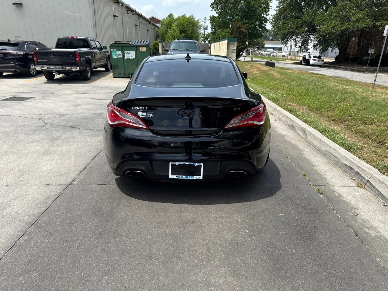 Hyundai Genesis Coupe 2dr 3.8L Man Base w/Gray Seats 2015