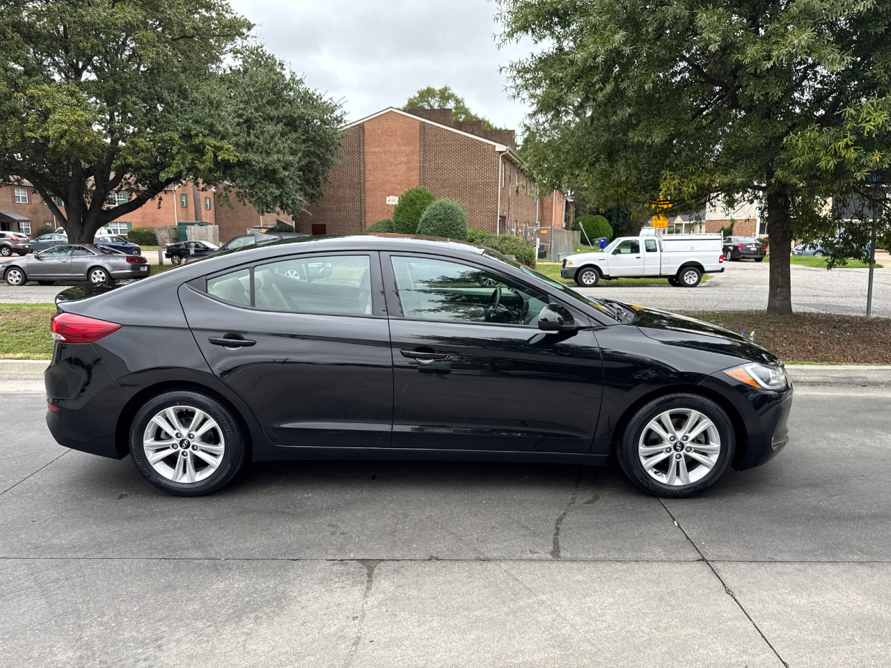 2018 Hyundai Elantra Value Edition photo 3