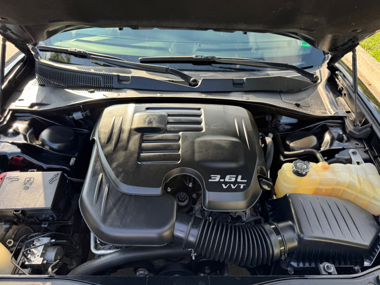 2022 Dodge Charger SXT photo 4