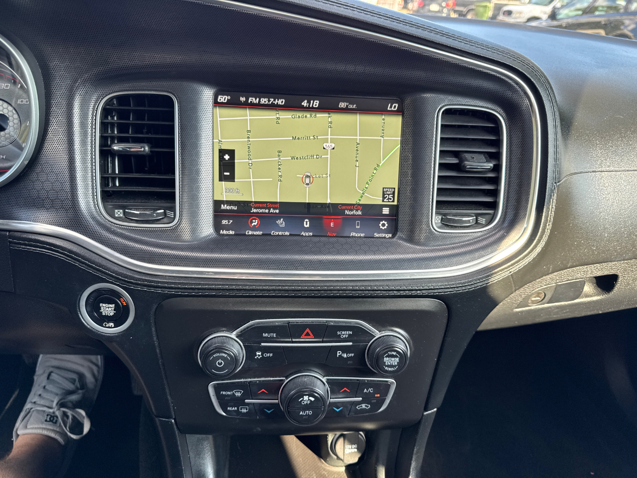 2022 Dodge Charger SXT photo 19