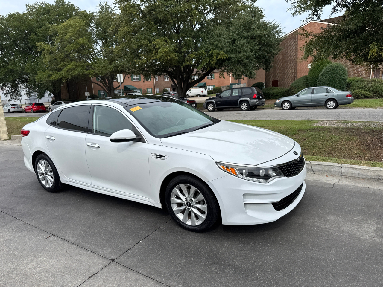 2016 Kia Optima EX photo 2