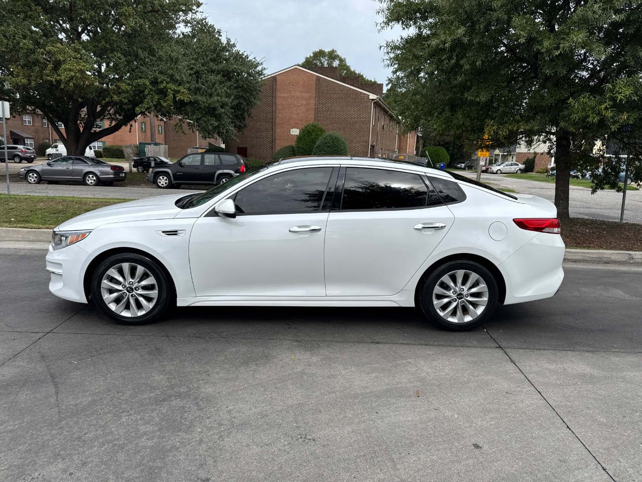 2016 Kia Optima EX photo 8