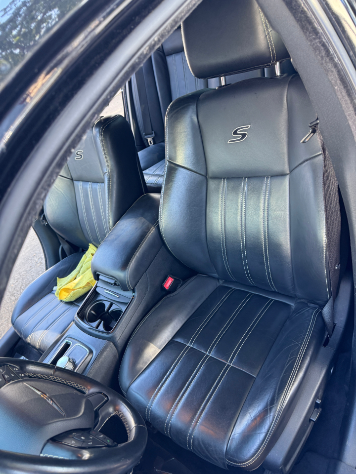 2015 Chrysler 300 photo 4