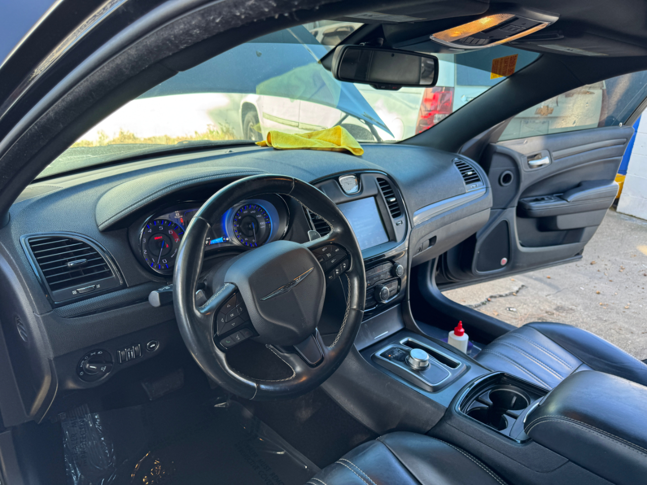 2015 Chrysler 300 photo 3
