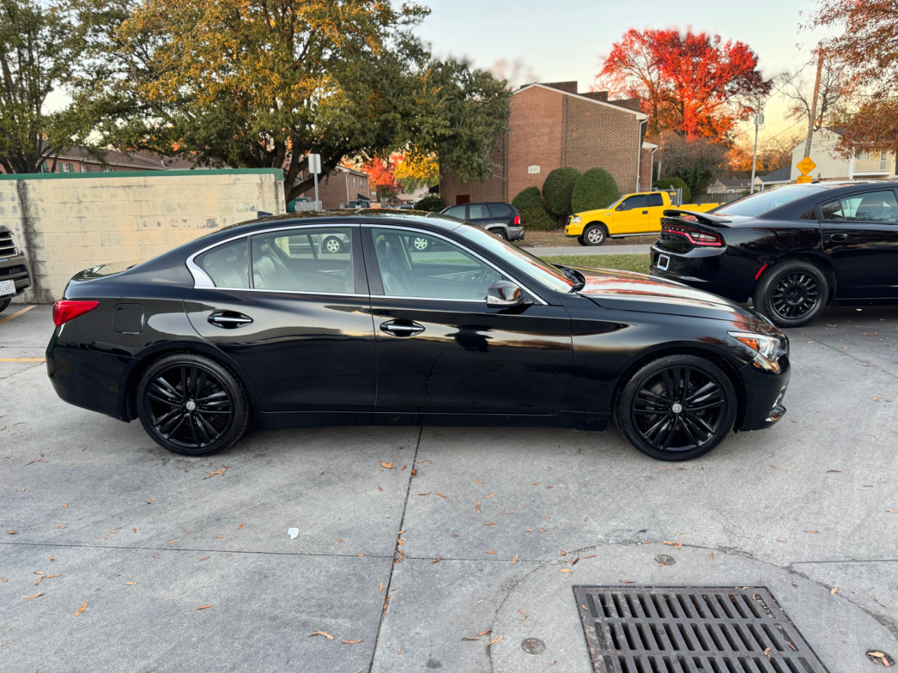 2015 Infiniti Q50 Premium photo 3