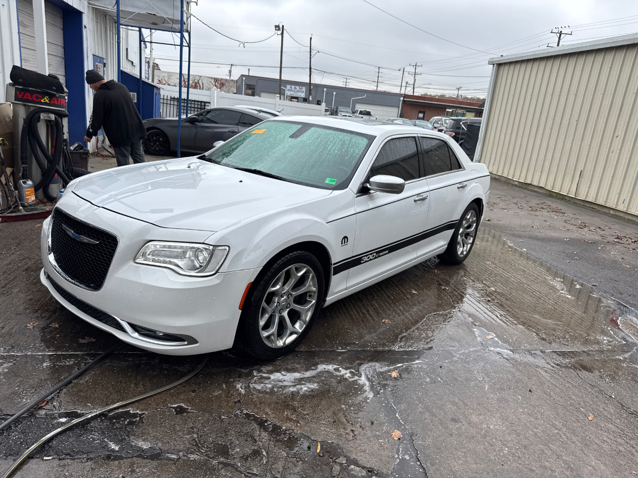 2018 Chrysler 300 C photo 2