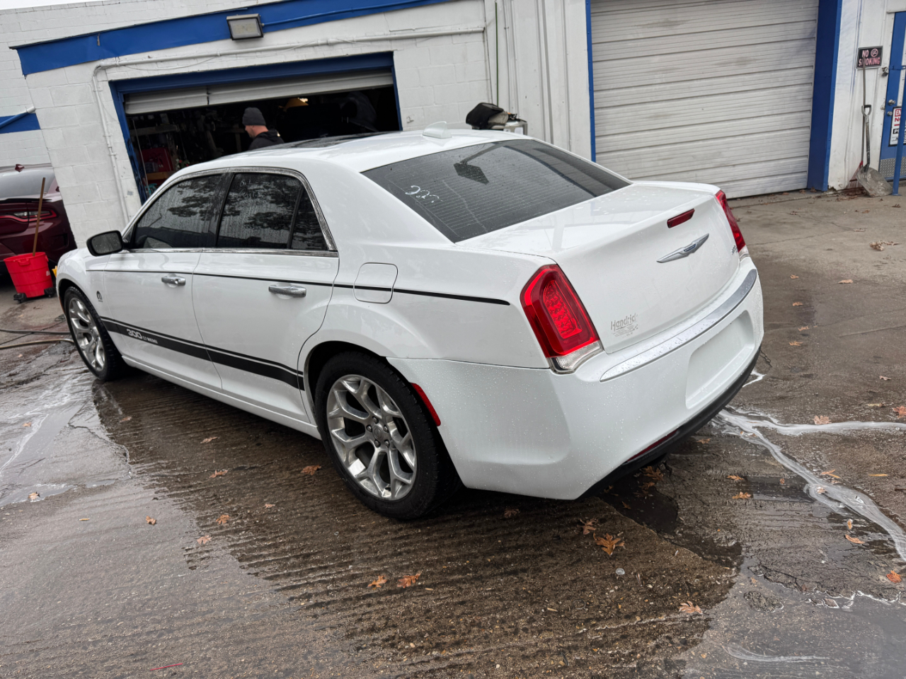 2018 Chrysler 300 C photo 3