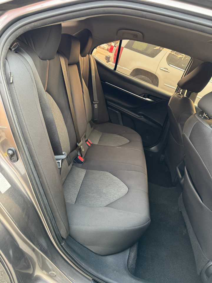 2019 Toyota Camry SE XLE photo 2