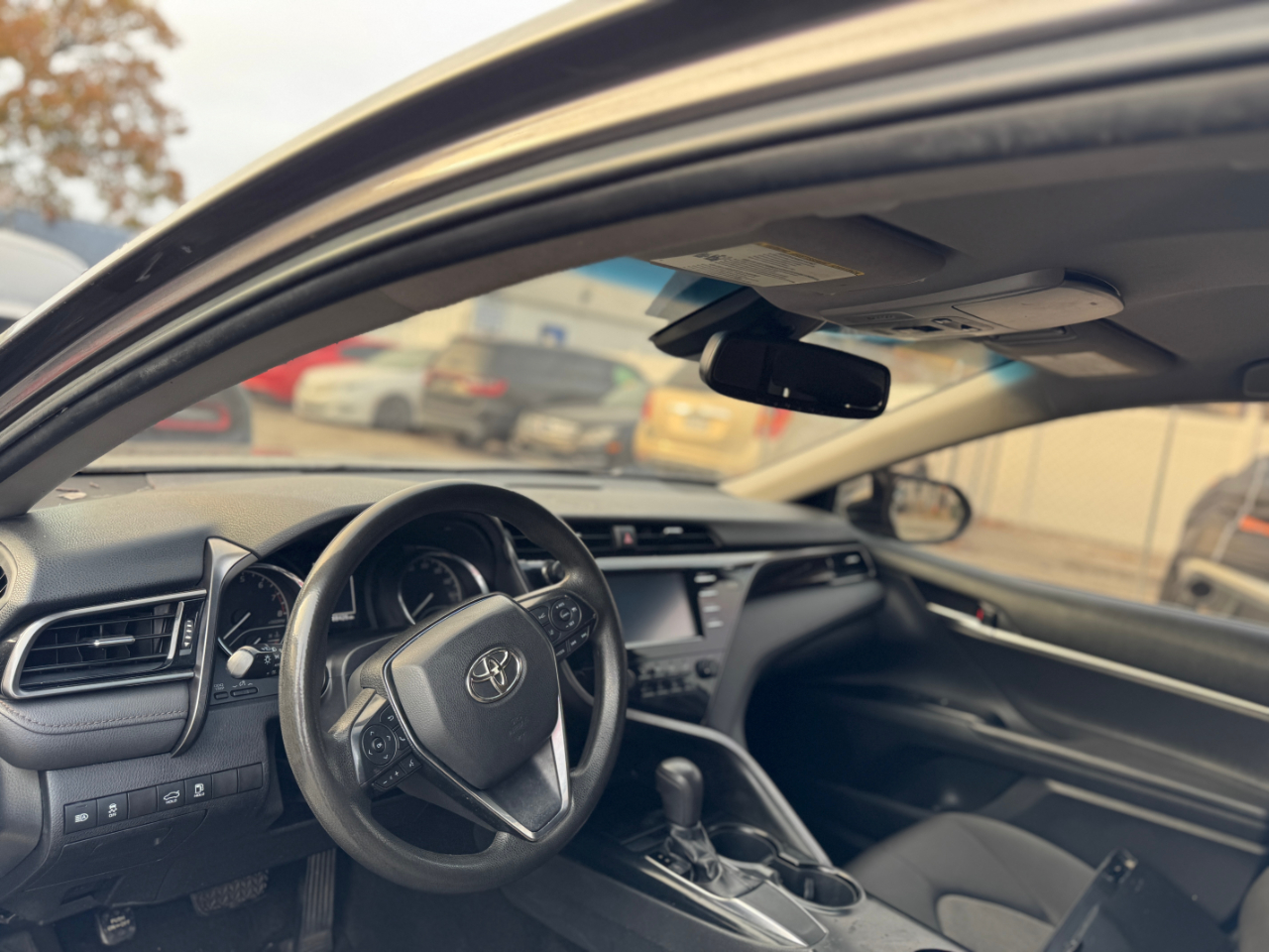 2019 Toyota Camry SE XLE photo 3