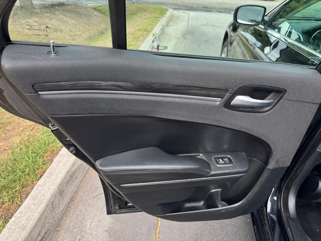 Chrysler 300 Limited RWD 2017