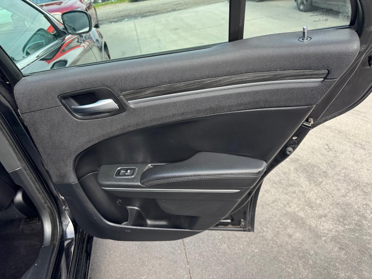 Chrysler 300 Limited RWD 2017