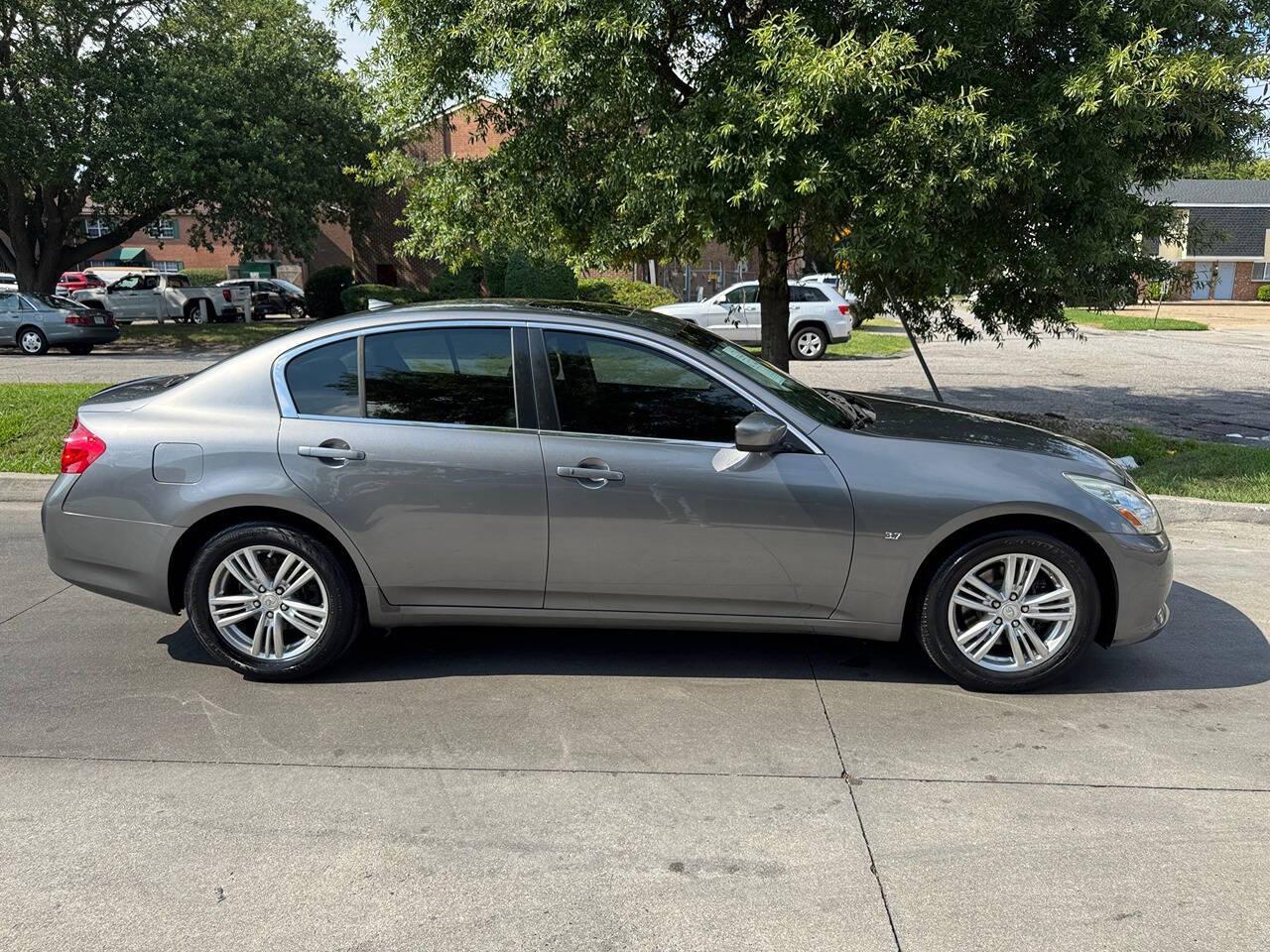 Infiniti Q40 4dr Sdn AWD 2015