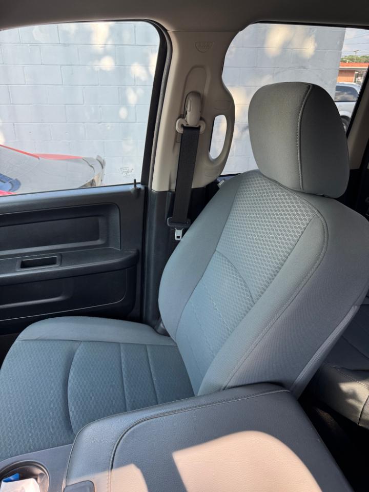 RAM 1500 4WD Quad Cab 140.5" Express 2014