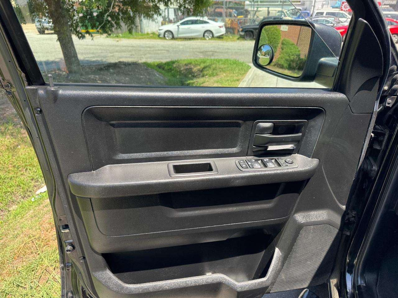 RAM 1500 4WD Quad Cab 140.5" Express 2014