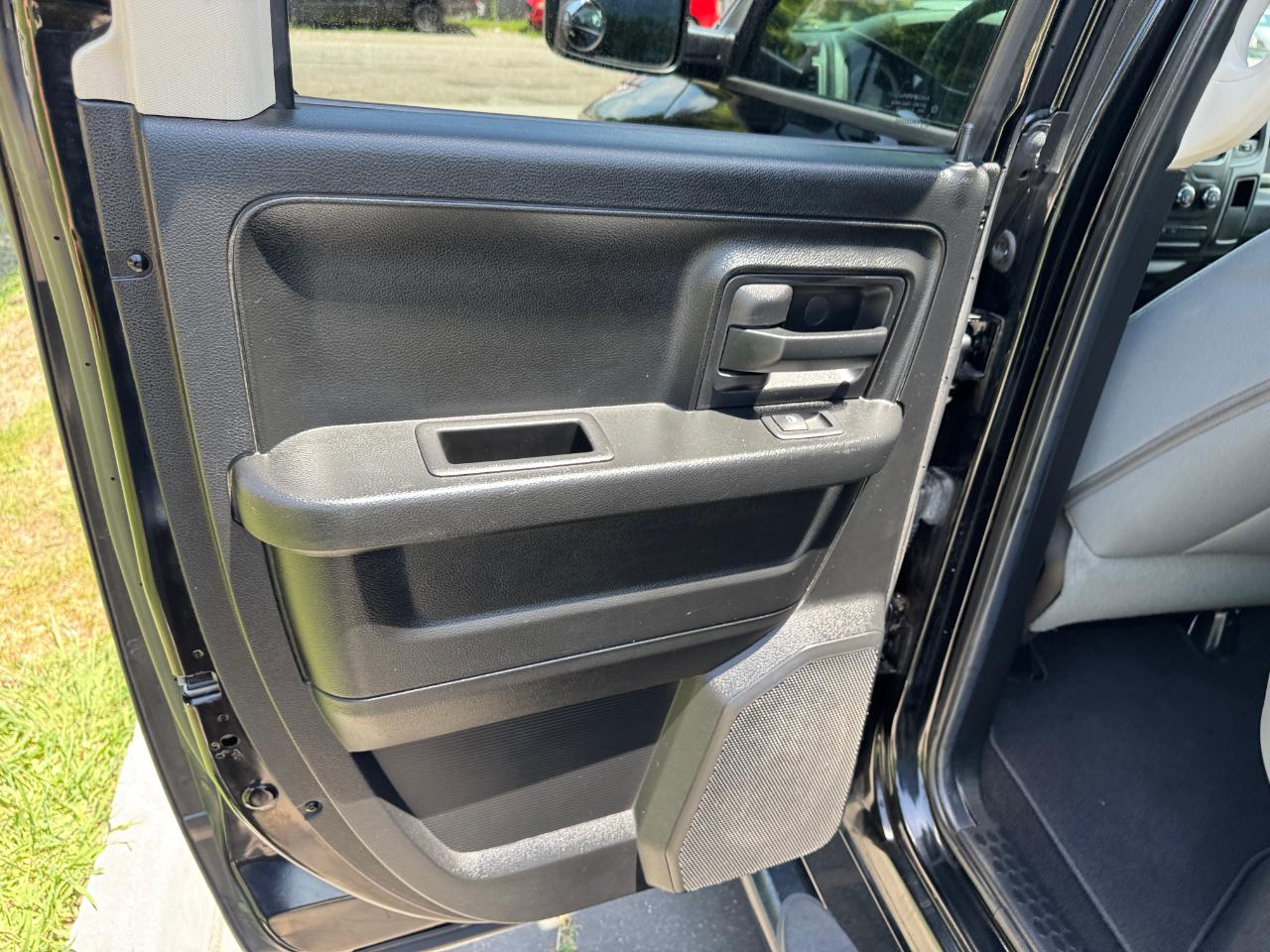 RAM 1500 4WD Quad Cab 140.5" Express 2014
