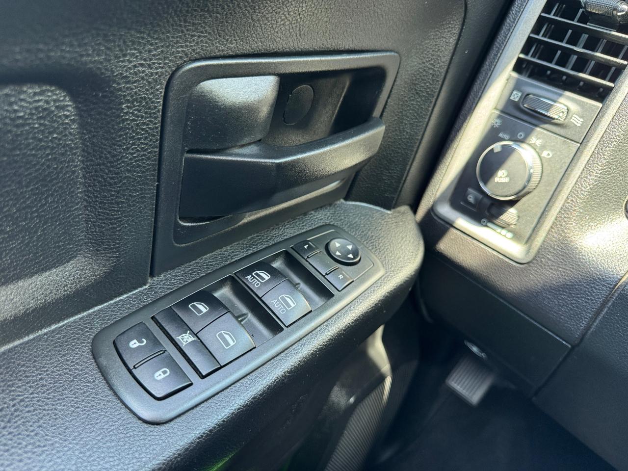 RAM 1500 4WD Quad Cab 140.5" Express 2014