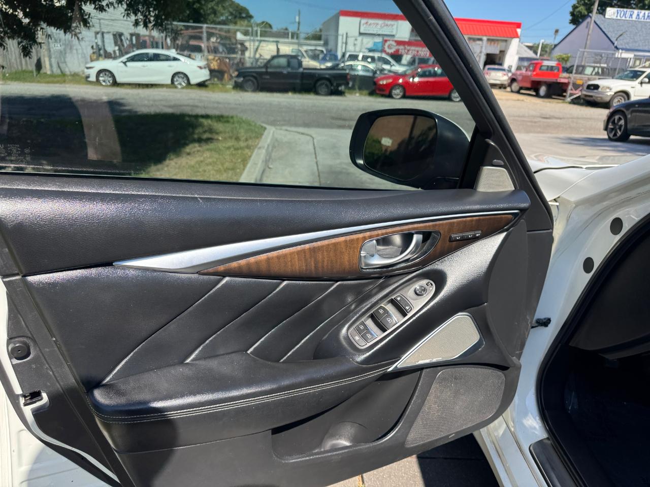 Infiniti Q50 3.0t LUXE AWD 2018
