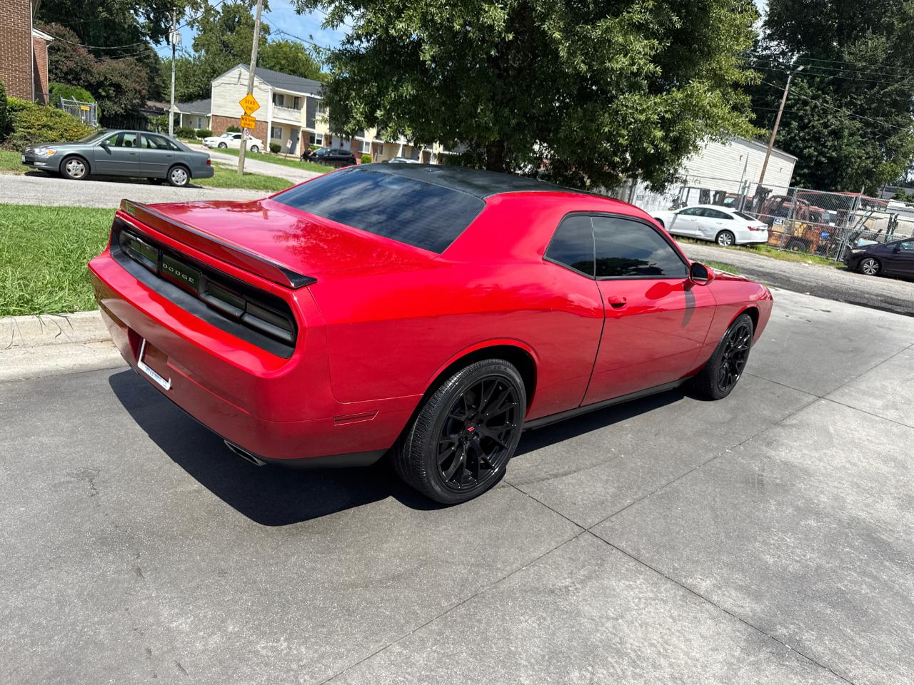 Dodge Challenger 2dr Cpe SXT Plus 2012