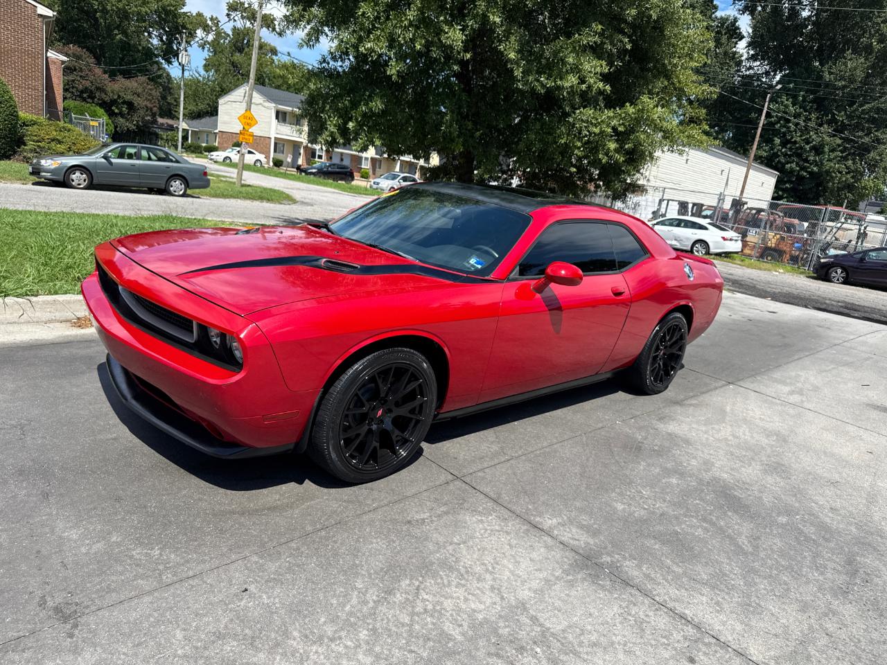 Dodge Challenger 2dr Cpe SXT Plus 2012