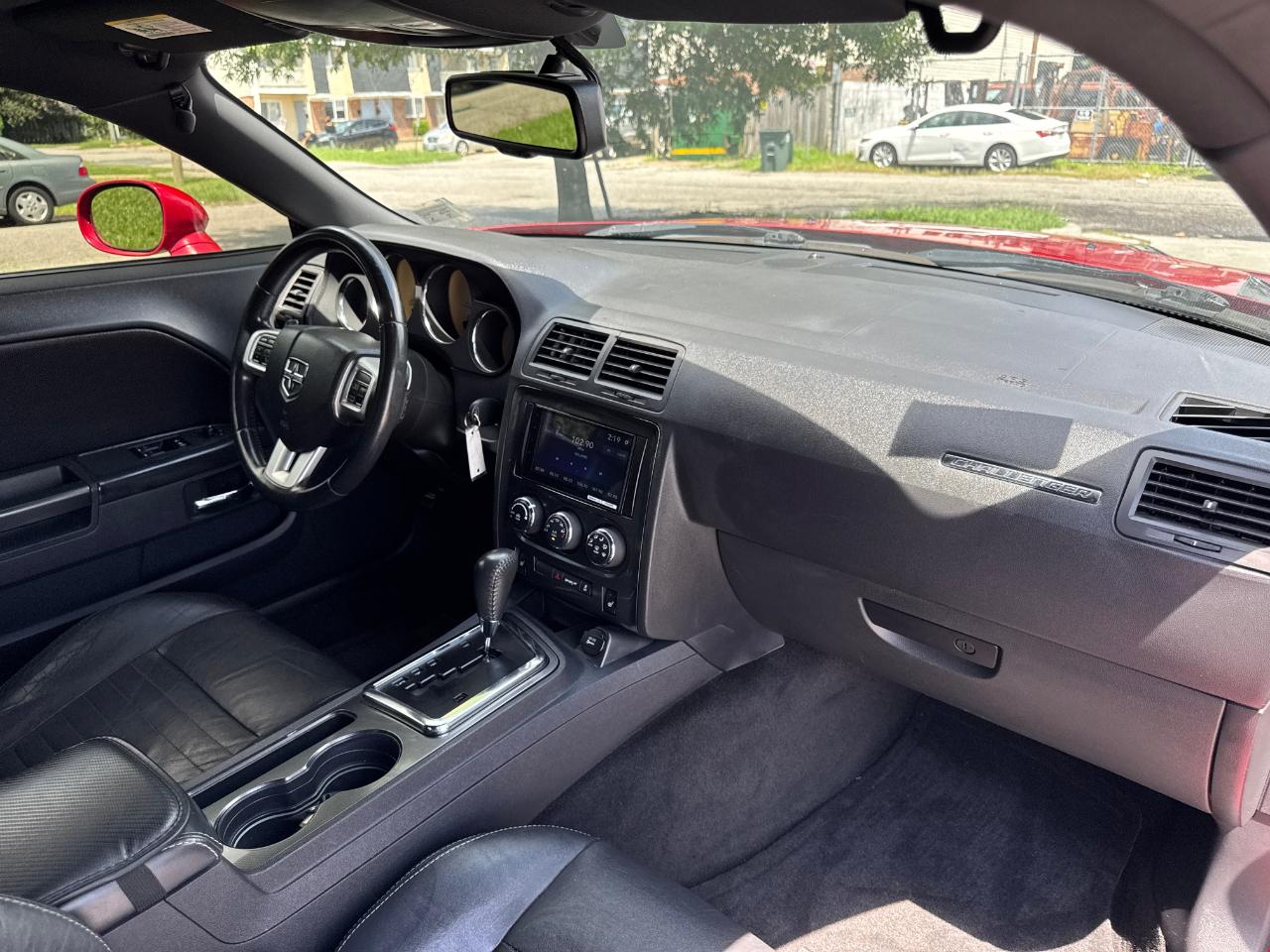 Dodge Challenger 2dr Cpe SXT Plus 2012