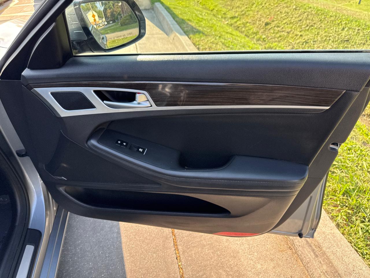 Hyundai Genesis  2015