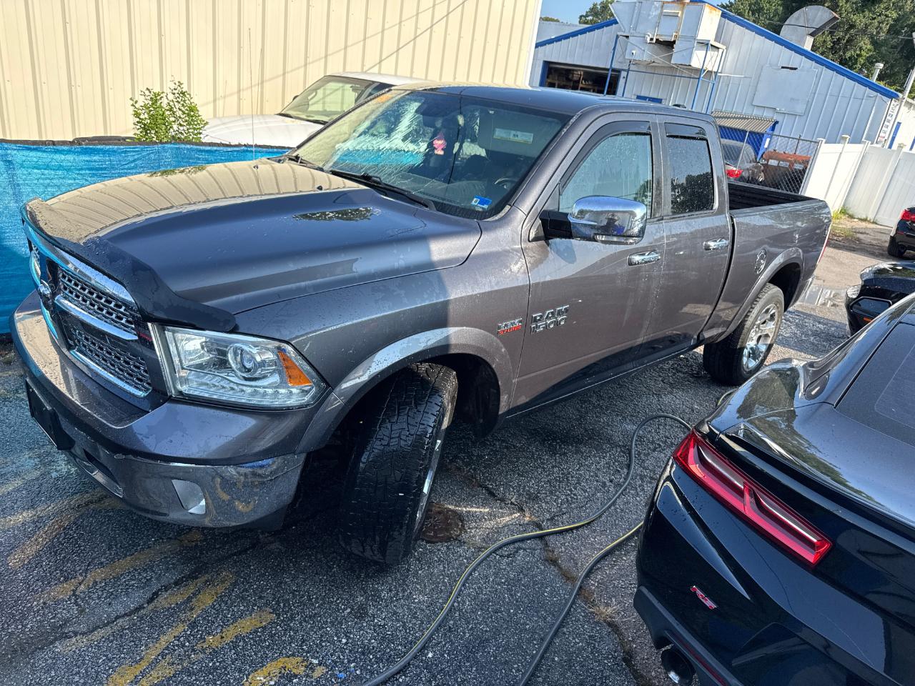 RAM 1500 4WD Quad Cab 140.5" Laramie 2016