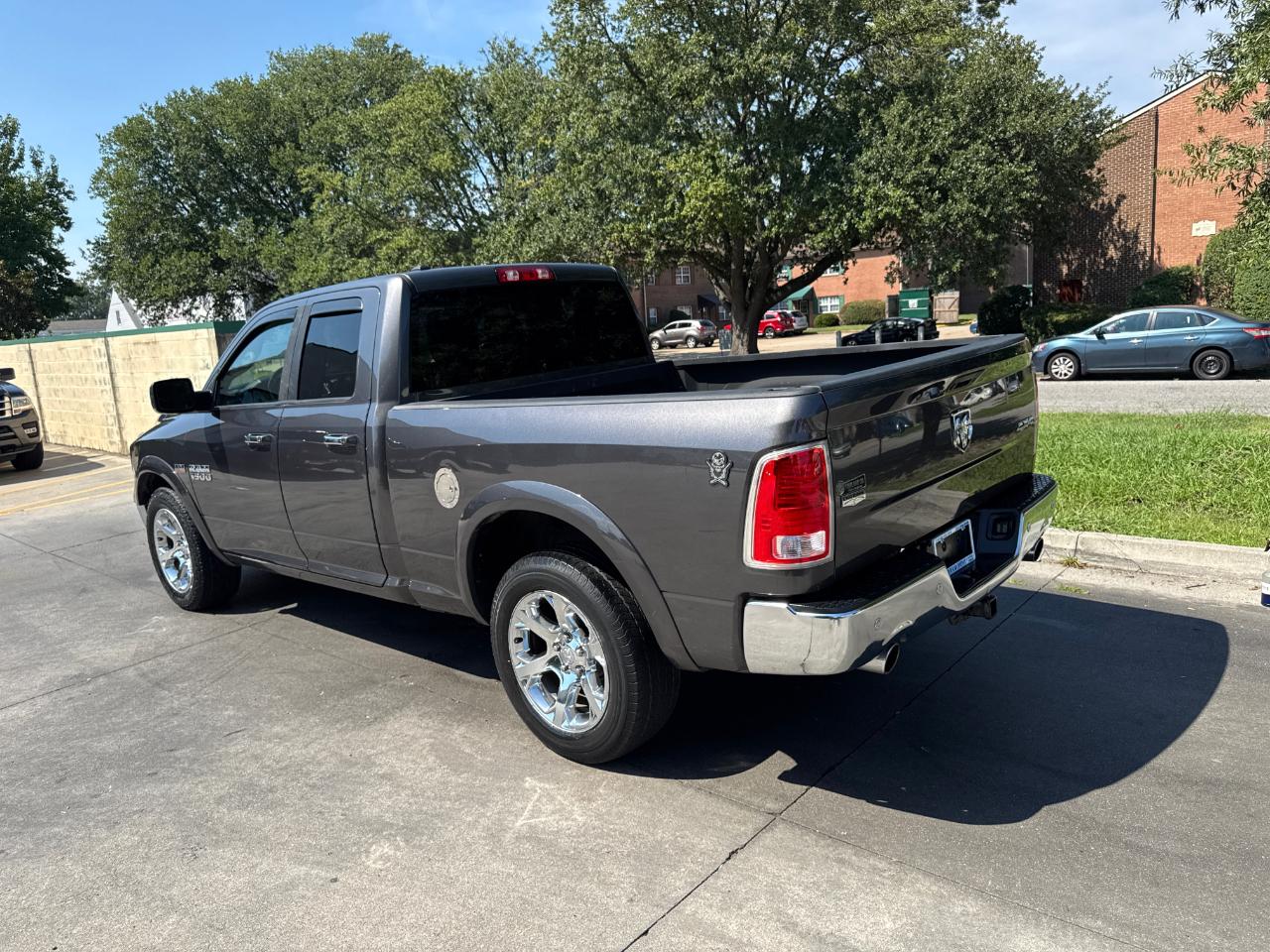 RAM 1500 4WD Quad Cab 140.5" Laramie 2016