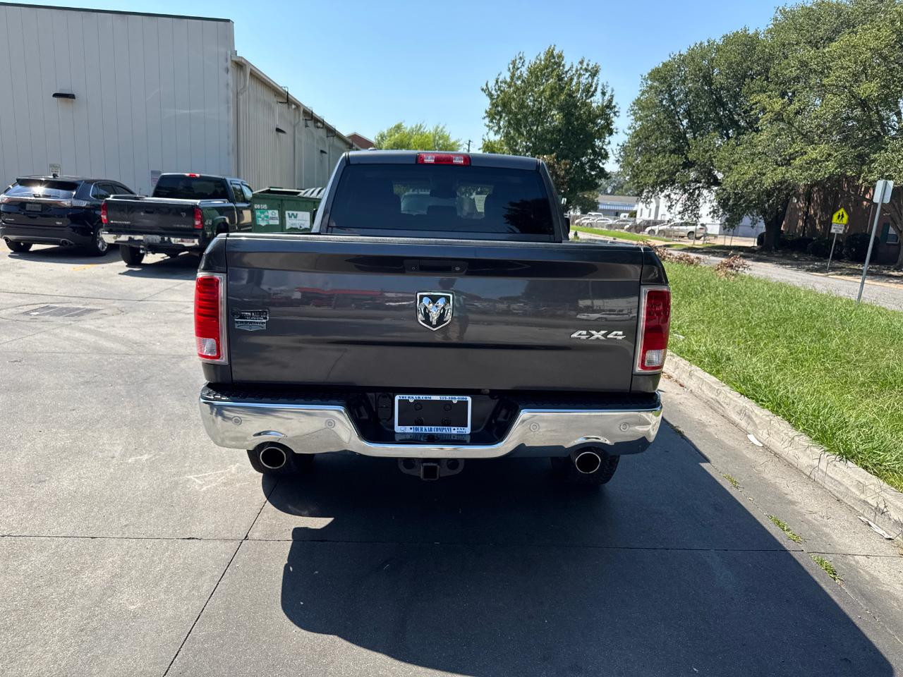 RAM 1500 4WD Quad Cab 140.5" Laramie 2016