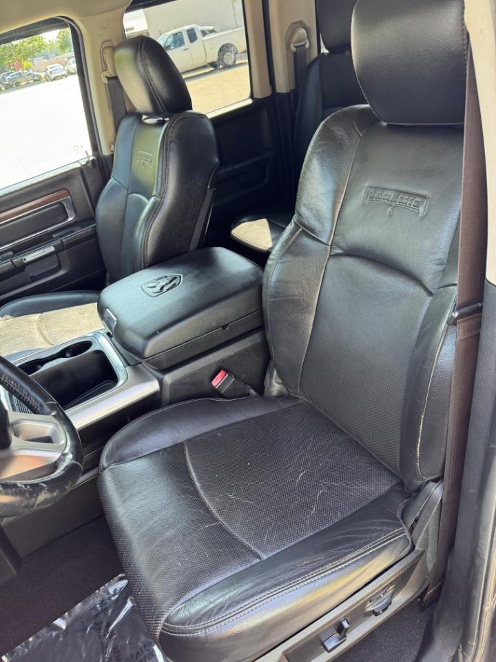 RAM 1500 4WD Quad Cab 140.5" Laramie 2016