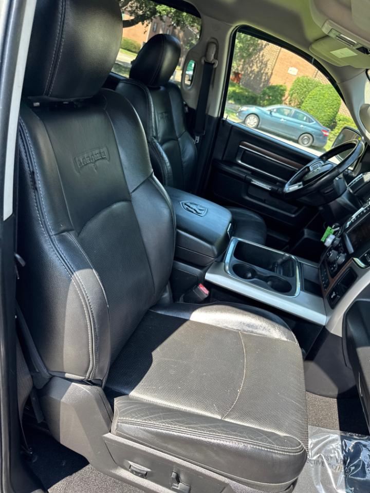 RAM 1500 4WD Quad Cab 140.5" Laramie 2016