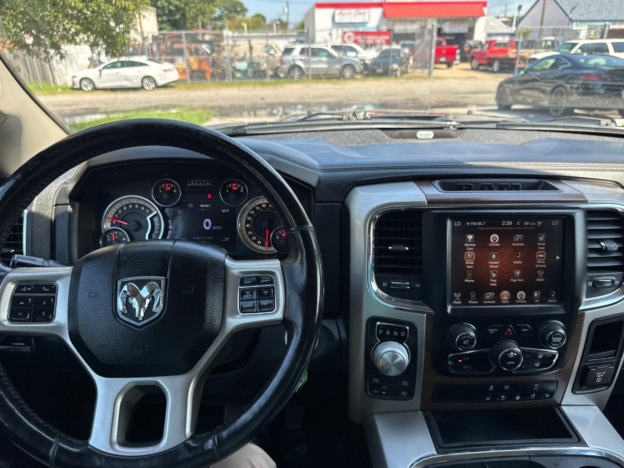 RAM 1500 4WD Quad Cab 140.5" Laramie 2016
