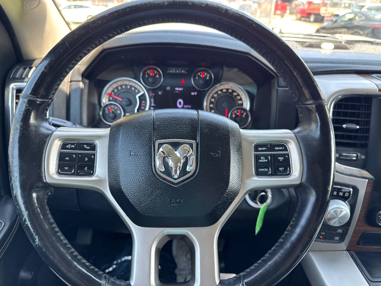 RAM 1500 4WD Quad Cab 140.5" Laramie 2016