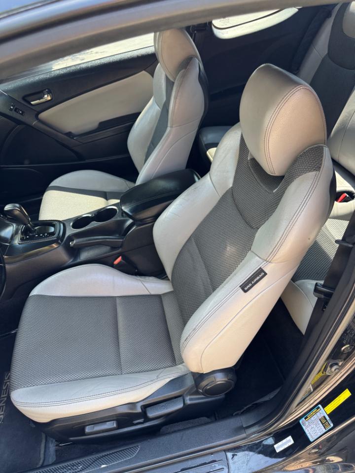Hyundai Genesis Coupe 2dr I4 2.0T Auto Premium 2014