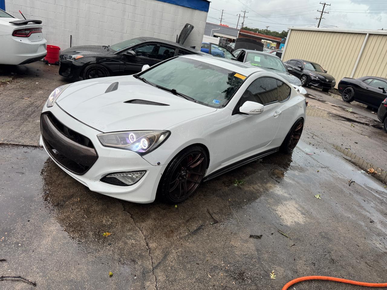 Hyundai Genesis Coupe 2dr 3.8L Auto Ultimate w/Black Seats 2016