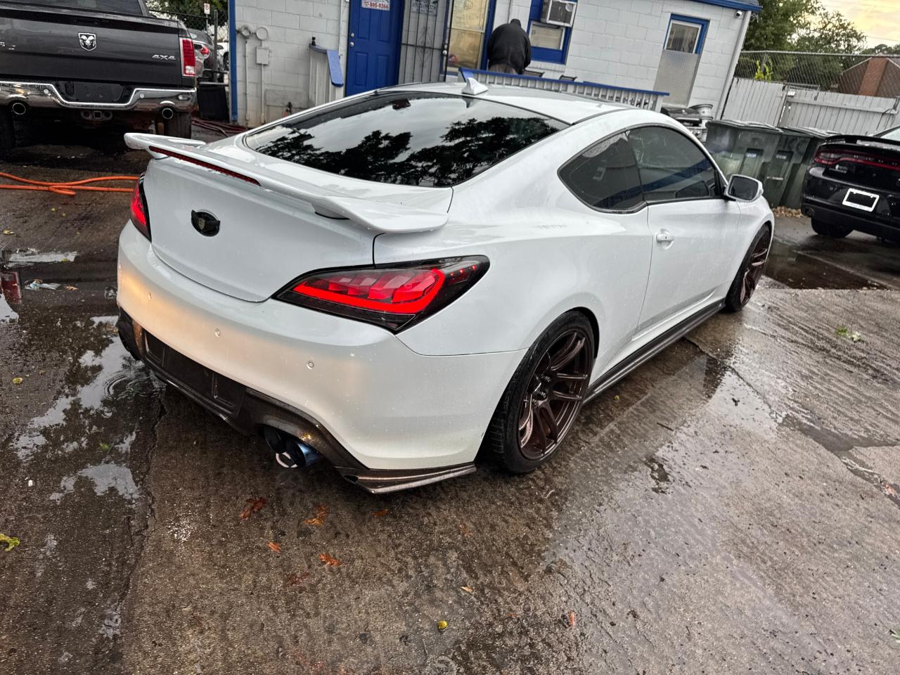Hyundai Genesis Coupe 2dr 3.8L Auto Ultimate w/Black Seats 2016