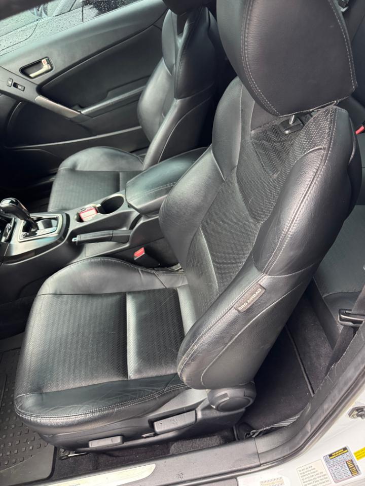 Hyundai Genesis Coupe 2dr 3.8L Auto Ultimate w/Black Seats 2016
