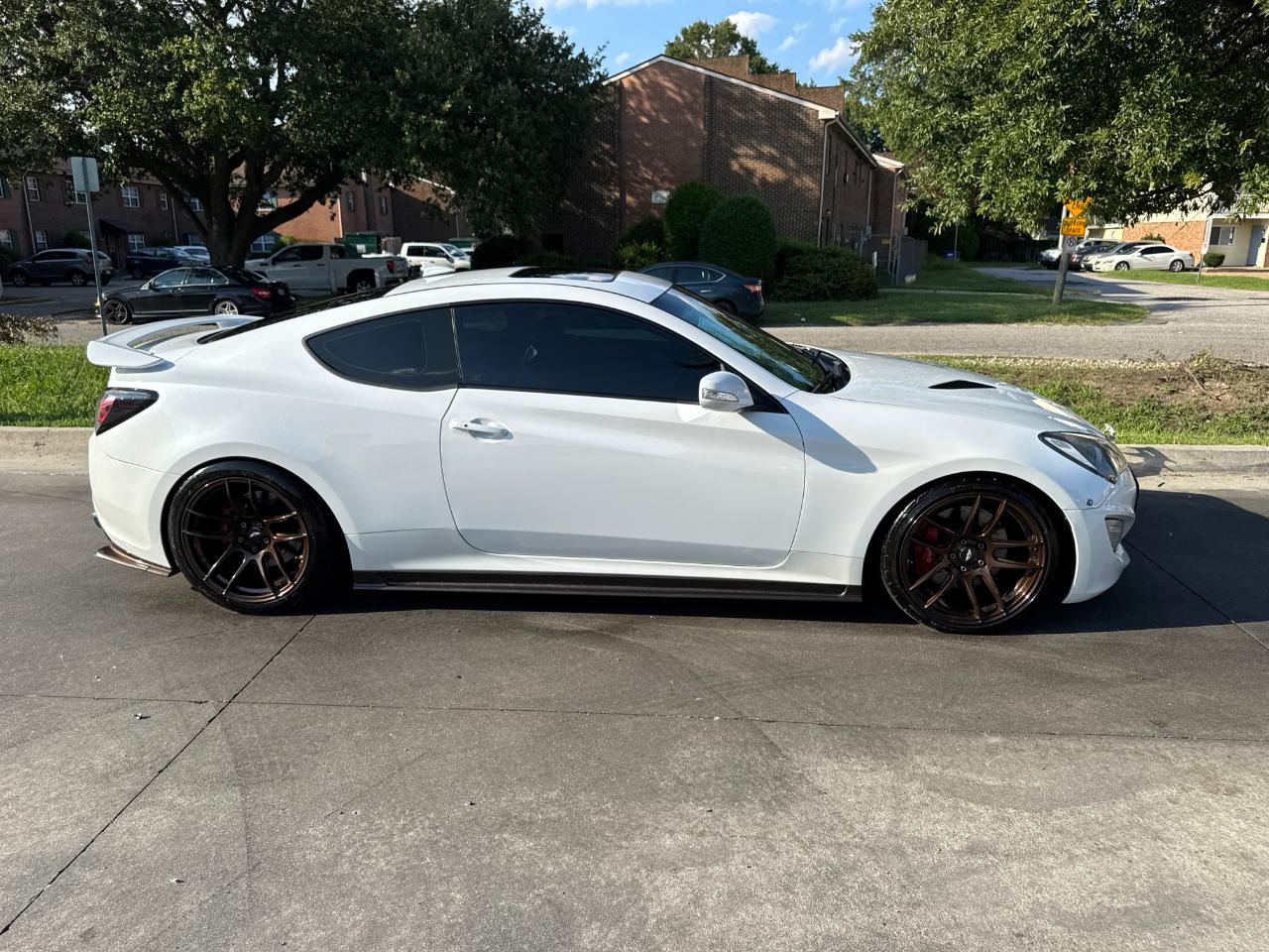 Hyundai Genesis Coupe 2dr 3.8L Auto Ultimate w/Black Seats 2016