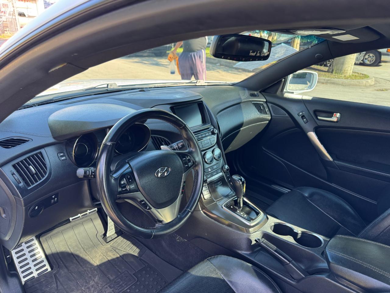 Hyundai Genesis Coupe 2dr 3.8L Auto Ultimate w/Black Seats 2016